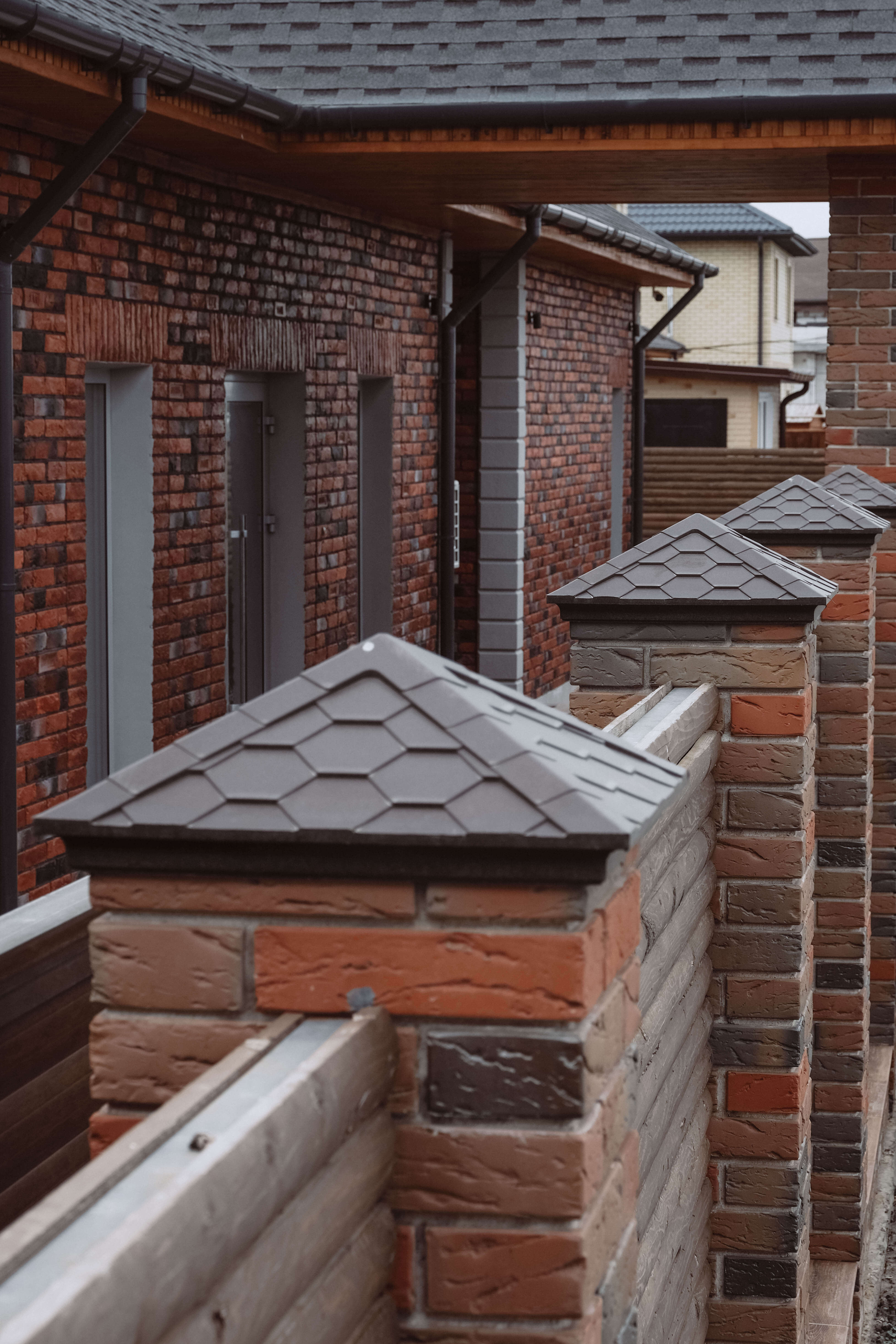 Колпак Zking Эверест Коричневый на столб 1.5х1.5 кирпича (390х390мм) в Джанкое фото